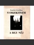 S objektivem a bez něj (fotografie, Praha, Pragensie) - náhled