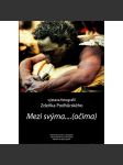 Mezi svýma...(očima). Výstava fotografií Zdeňka Podhůrského (výstavní katalog, věnování a podpis Zdeněk Podhůrský) - náhled