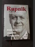 Příliš brzy unavená demokracie : rozhovor s Karlem Hvížďalou : [časosběrný rozhovor 2001-2009] - náhled